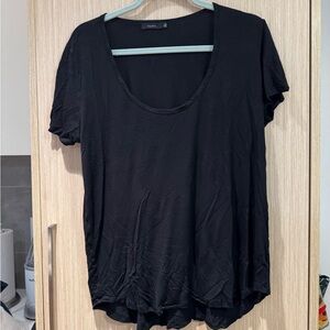Aritzia Black Flowy Relaxed-Fit T-Shirt Size medium